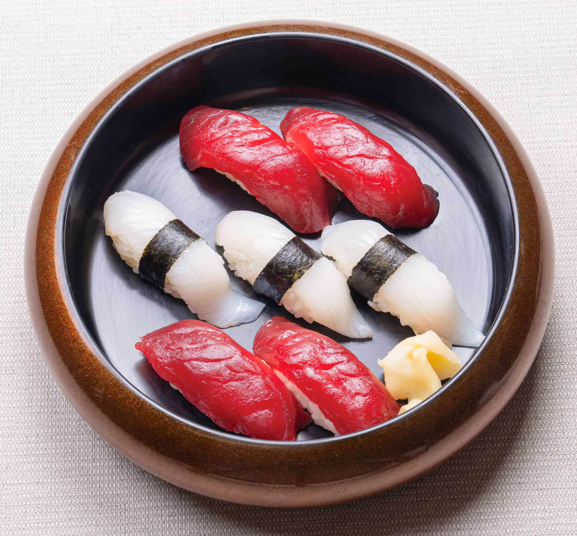 0508_redandwhitesushi
